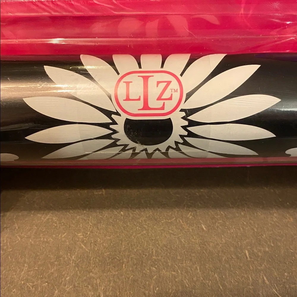 New Locker Lookz Black and White Locker Wallpaper Includes 10 Magnets